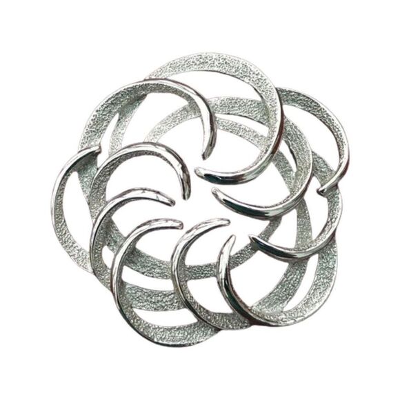 Sarah Coventry Large 'Tailored Swirl' Open Flower Brooch in Silvertone Rhodium-P - Picture 1 of 4